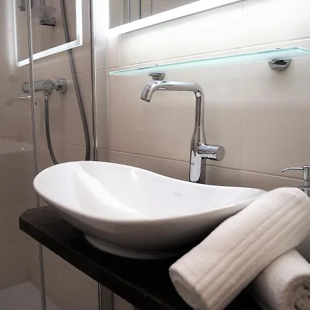 Apstay Station I Self Check-in I Parking Option Apartman Graz